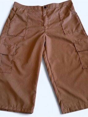 Women’s plus size lightweight capris, brown, cargo pockets, no brand, Size 3X.